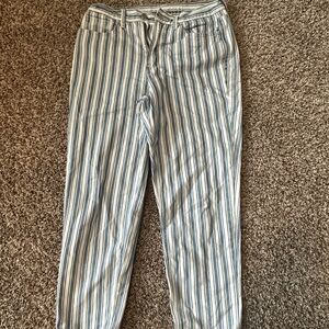 American Eagle Outfitters Blue and White Striped mom Jeans size 6 short AE x ME